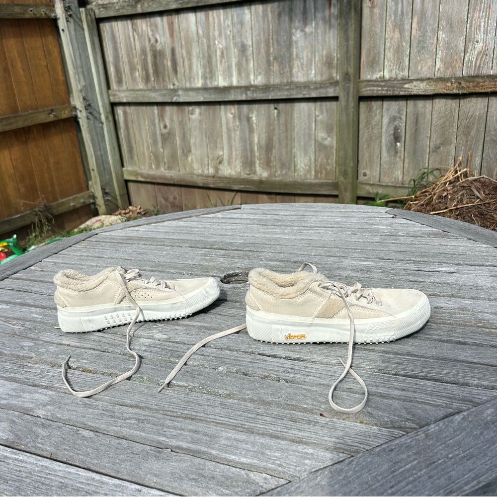 Brandblack Bravo Faux Shearling Lace Up SNEAKERS‎ Size 9 Neutral
